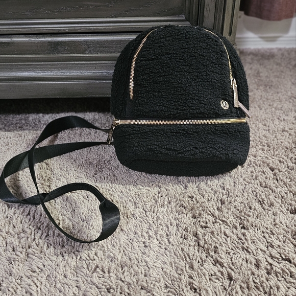 Lululemon Crossbody Bag - Picture 6 of 8